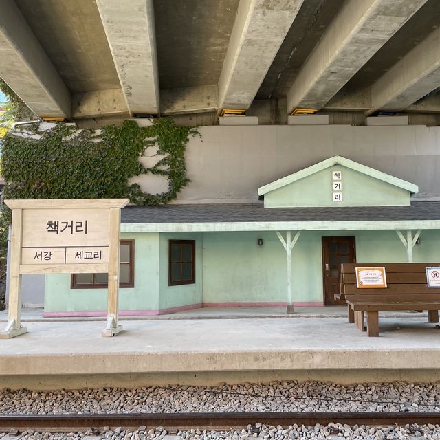 도심 속 느긋하고 고즈넉한 산책로, 경의선 책거리