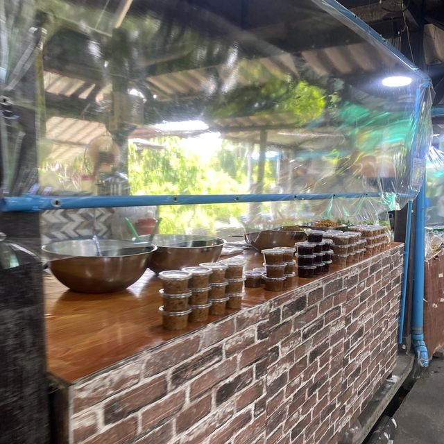 ตลาดน้ำวันเสาร์-อาทิตย์ บางน้ำผึ้ง