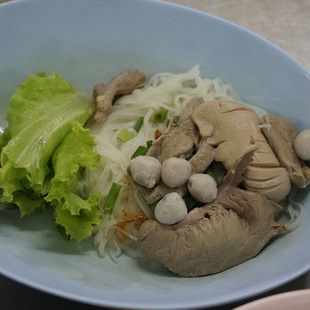 ลูกชิ้นจิ๋ว พร้อมน้ำซุปรสเข้มข้น