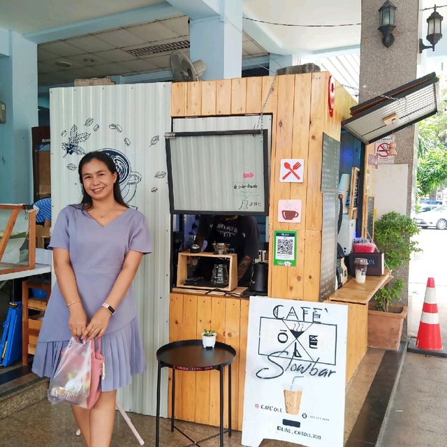 Slow bar ร้านขายเครื่องดื่มเล็กๆแต่เข้มข้นมาก