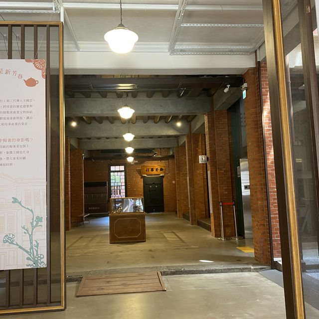 《台北》城市中的歷史—新芳春茶行！