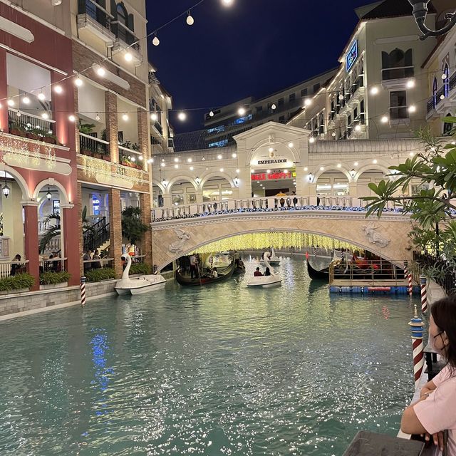 Venice Grand Canal Mall Manila Philippines 