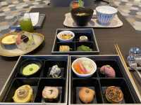 三段お重朝食『四季彩箱』が魅力的