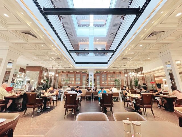 Gorgeous restaurant and bar