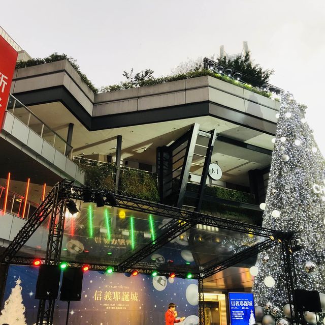 聖誕節點燈🎄🎄 Shin Kong Mitsukoshi Xinyi Place A11 新光三越 台北信義新天地A11