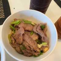 神聖的郭炎松牛羊肉燉湯