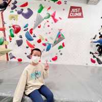 大小M顯出佢哋第一次 玩徒手攀石Bouldering