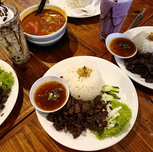 highly recommend to eat here !
