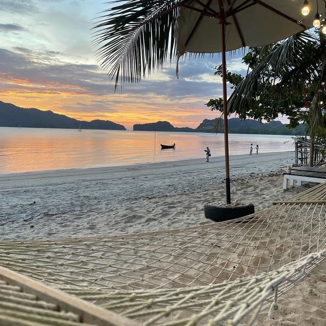 ที่พักสุดหรู ติดริมชายหาดปากบารา