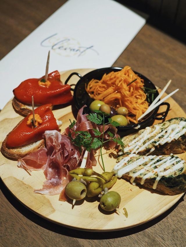 世界大会で優勝したパエリア が食べられる スペイン料理ジェバン