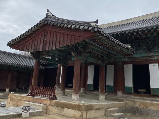 전주 한옥마을에서 조용한 한옥 감상 투어