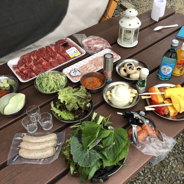 친구들과 함께 캠핑을 즐기며 우정을 다지는 “파크오브드림”