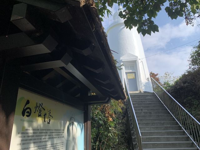 屏東小琉球景點-白燈塔、老榕樹秘境、青蛙石、老鼠岩