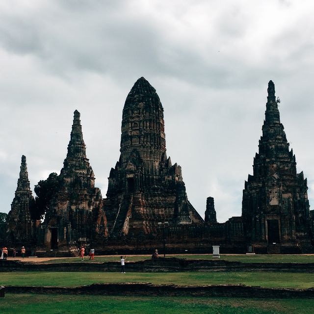 วัดไชยเดินใส่ชุดไทยถ่ายรูปได้เก๋ๆ