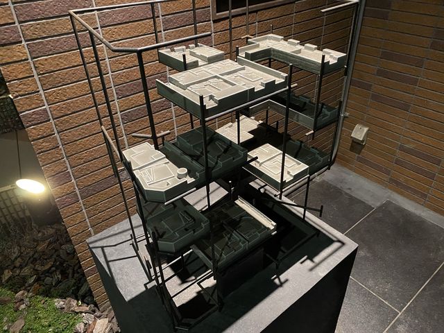 施設全体が個性的なアートホテルに宿泊。(フロント部分)