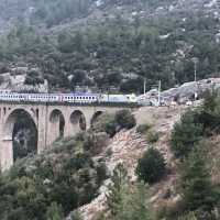 007の映画ロケ地にもなった鉄道橋
