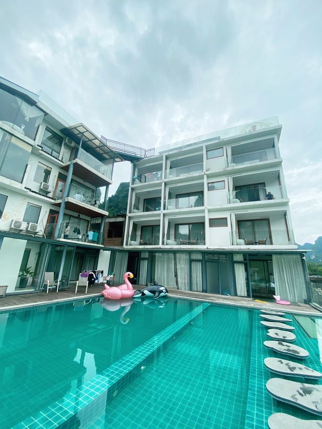Infinity pool in Yangshuo, Guilin ⛰