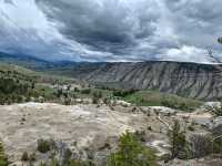 Yellowstone National Park, walking on the wilderness. (3)