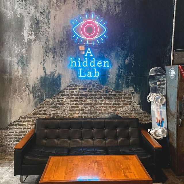 A Hidden Lab Cafe