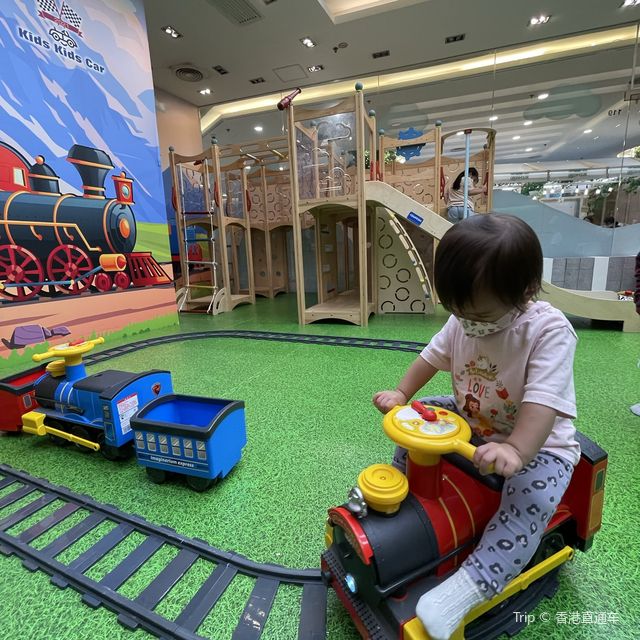 室內放電！彈床、揸小火車、木製遊樂場、小超市