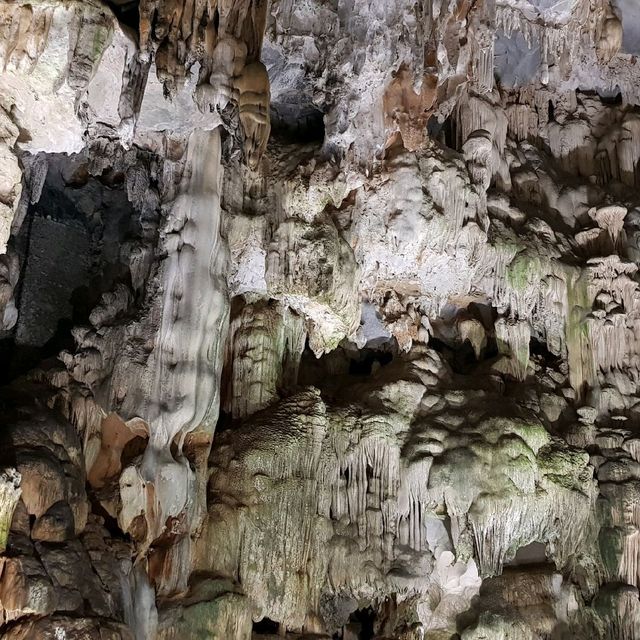 下龍灣必玩景點—天空洞Thien Cung Cave