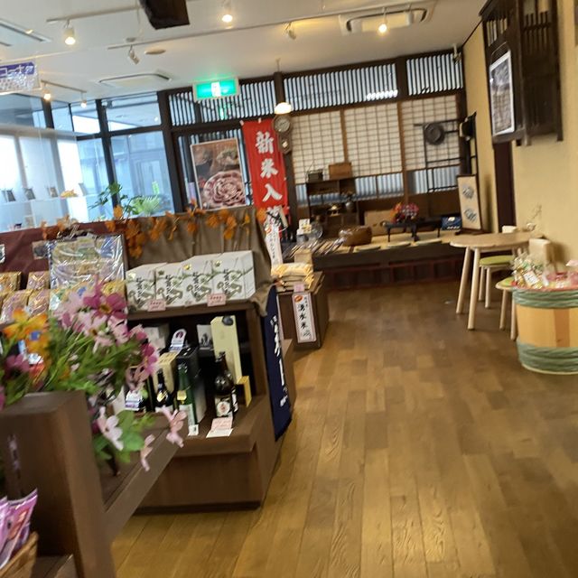 地域のお土産がさまざまあるお店