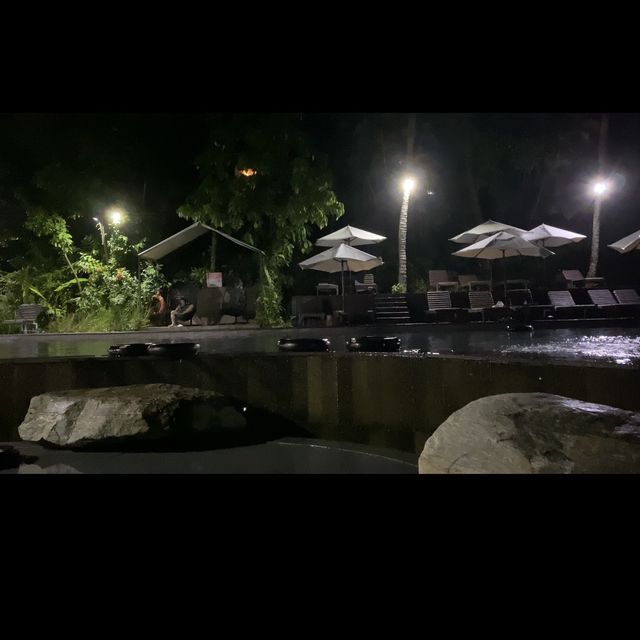 Experience a night @ Siloso Beach 