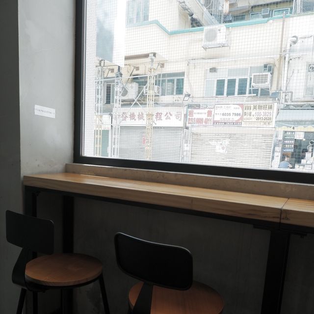 橫巷的台灣小店，魯肉很出色  
