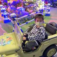 【 帶你走進侏羅紀恐龍樂園 】 