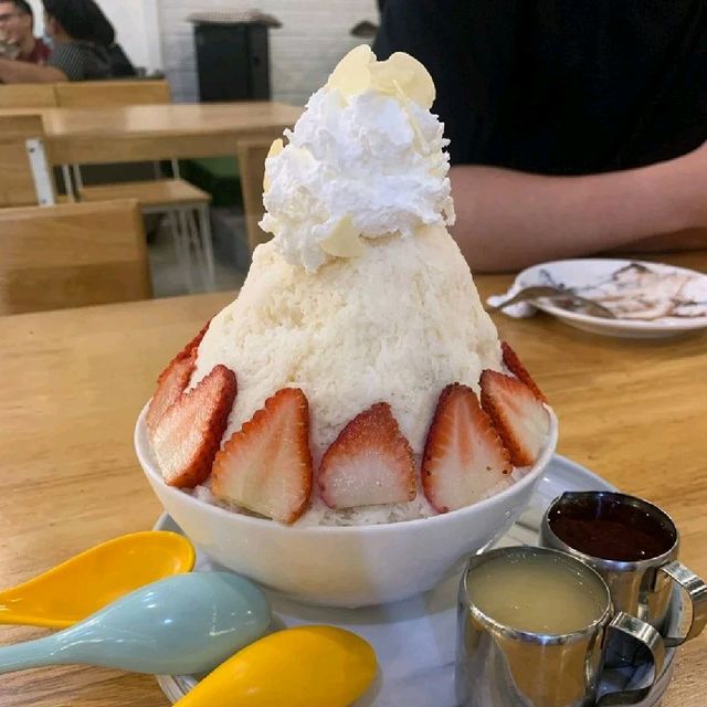 สุขสม นมสด (Sooksom Nomsod)