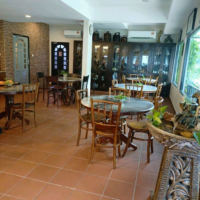 the nearest hotel to taiping lake garden! 