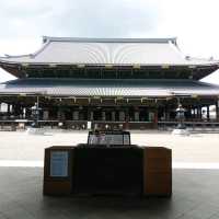 京都府にある荘厳な東本願寺