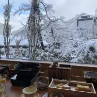 雪の国にある越後湯沢温泉　湯けむりの宿 雪の花