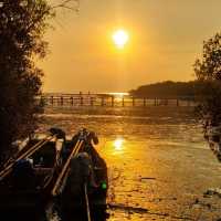 สะพานสายรุ้ง ชายทะลกาหลง