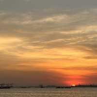 เกาะลอย (จ.ชลบุรี)