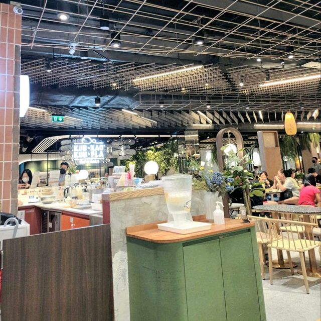 Cheevit Cheeva  เซ็นทรัลลาดพร้าว ~