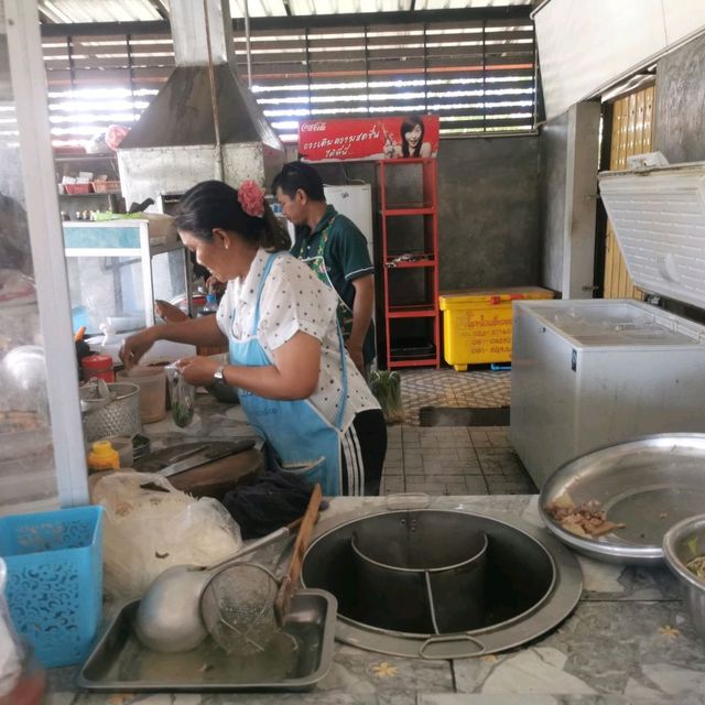 ตำนานเจ๊กุ้งหมี่ยำดอนยาว​   บุรีรัมย์