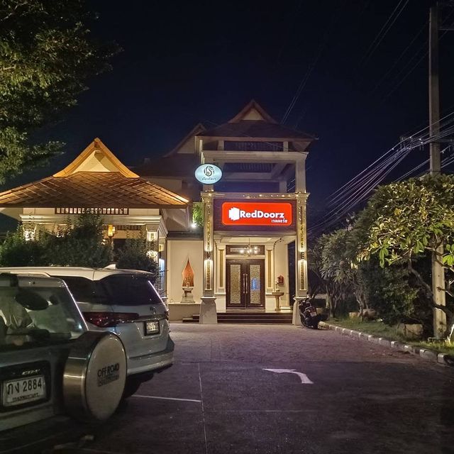 Red Doorz Plus Ruen Rattana Resort