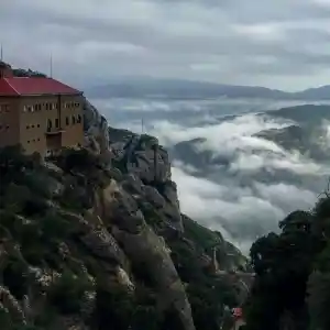 Up in the sky @ Monasterio de Montserrat 
