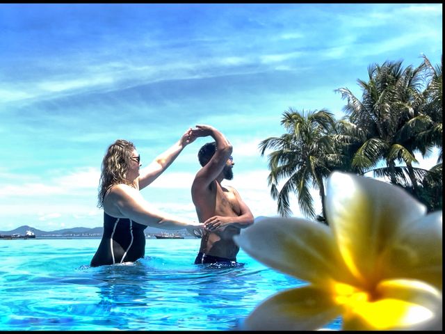 Infinity pool at Phoenix Island Resort 
