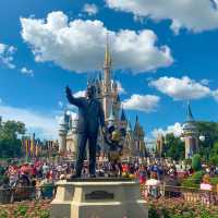 Walt Disney, 행복을 전하다 💙