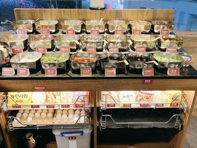 台北西門吃到飽火鍋｜新馬辣，天使紅蝦、頂級牛肉吃到飽