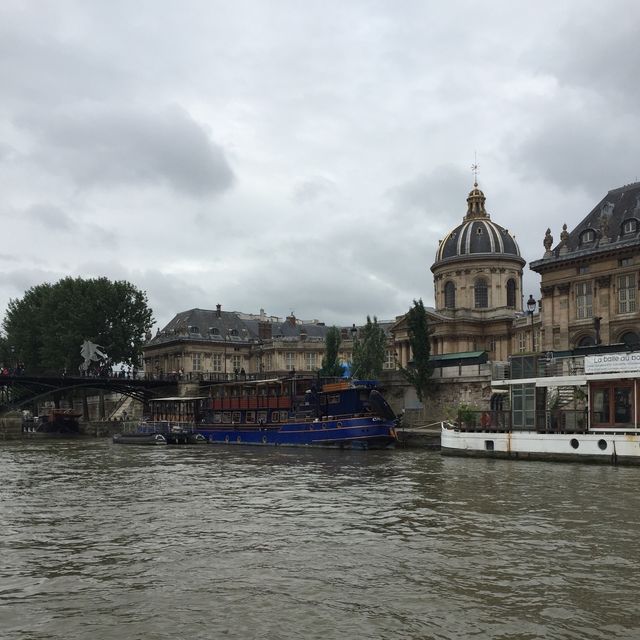 Paris attractions through the river cruise 
