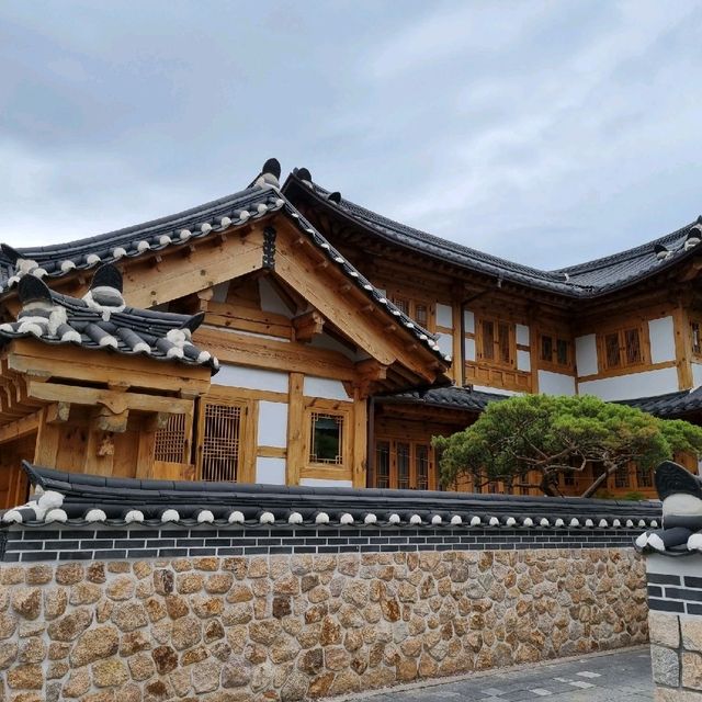 북한산과 한옥마을 조화로움 매력적 '은평한옥마을'