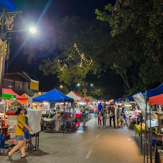 ถนนคนเดิน ลำพูน🥰