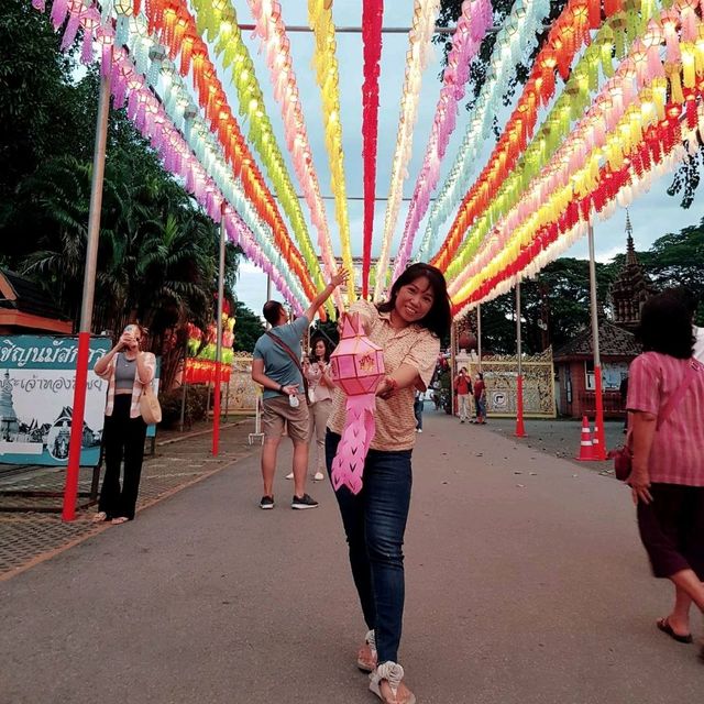 โคมไฟแสนดวงวัดพระธาตุหริภุญชัย พระนางจามเทวี