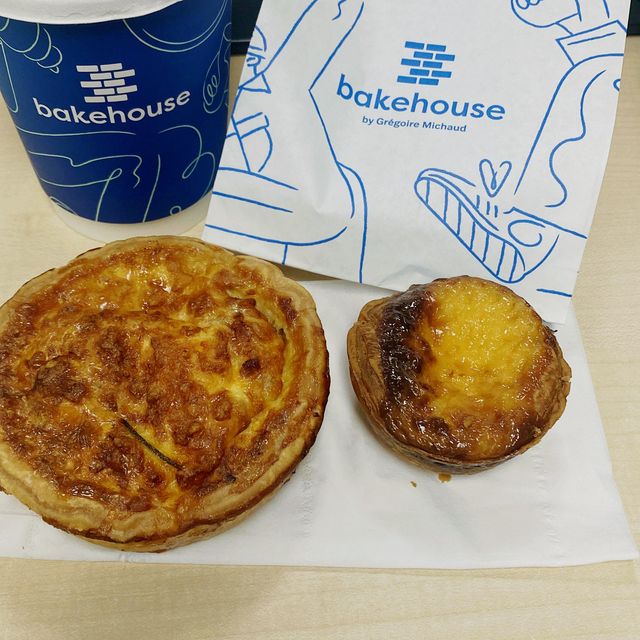 Bake house 蛋撻 + 牛角包 + 洋蔥蛋批
