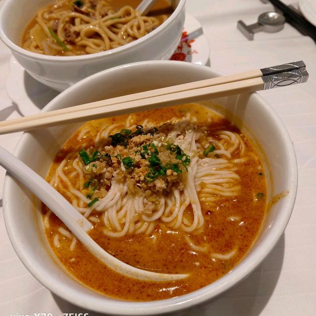最正午餐簡餐環境！北京樓！