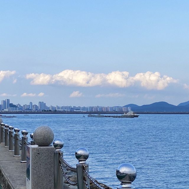 요즘은 산책도 바닷가에서 한다며 ? | 목포 평화광장