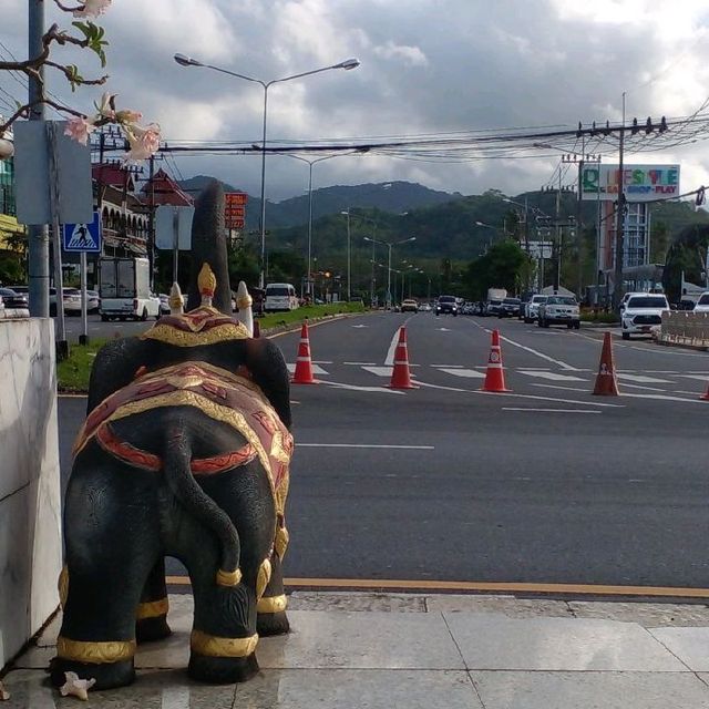 เพื่อนบอกลง"ท่าเรือ"ไม่ต้อง.งง.(จริงๆ=อนุสาวรีย์)